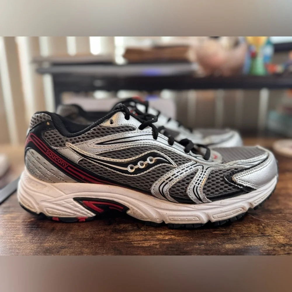 Saucony | Shoes | Saucony Oasis Red Black And Gray Shoes  display picture 2